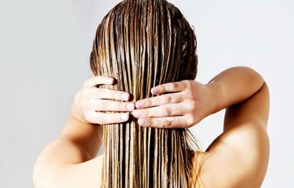 Φωτίστε τα μαλλιά φυσικά με οικιακές θεραπείες