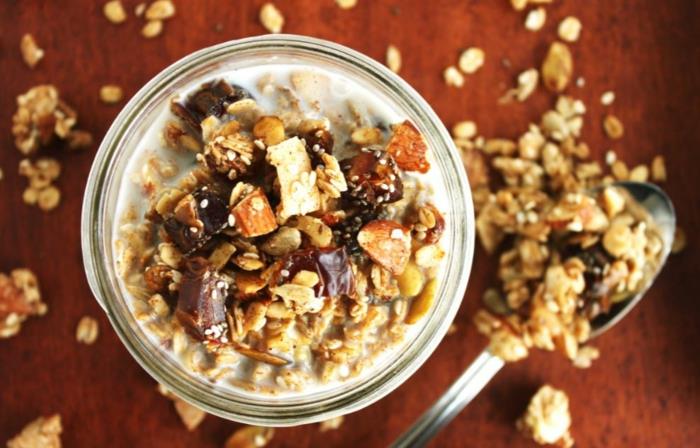 πλιγούρι βρώμης υγιεινά lolly μπισκότα βατόμουρα chia κουτάλι αποξηραμένων φρούτων