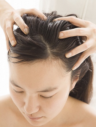 Galvos odos masažas nuo plaukų slinkimo