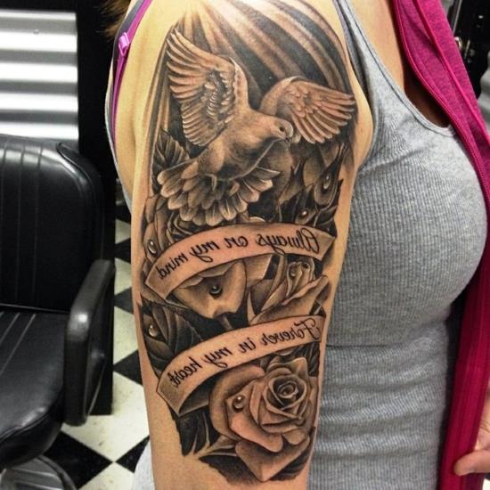 ιδέες τατουάζ με μισό μανίκι για γυναίκες με περιστέρι και τριαντάφυλλα