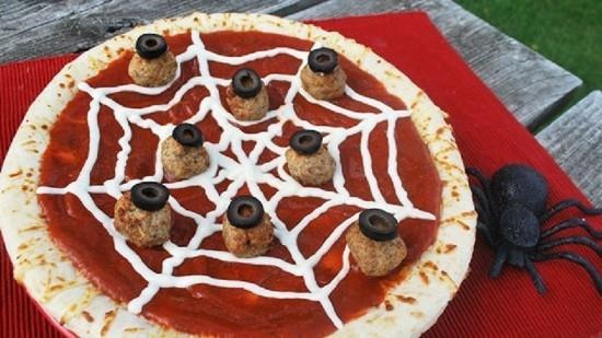 Απόκριες αράχνης πίτσα toppings ιδέες κεφτεδάκια ελιάς