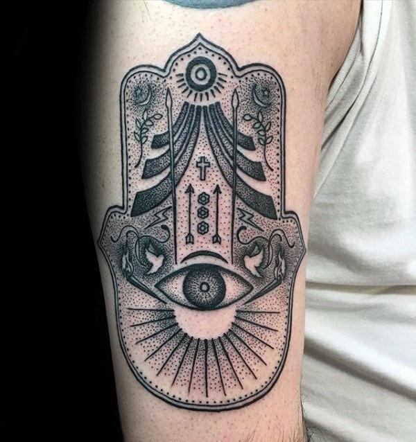 τατουάζ hamsa άνω βραχίονα με μάτι
