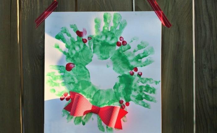 εικόνες αποτυπώματος από φανταχτερό χριστουγεννιάτικο στεφάνι από πράσινα αποτυπώματα