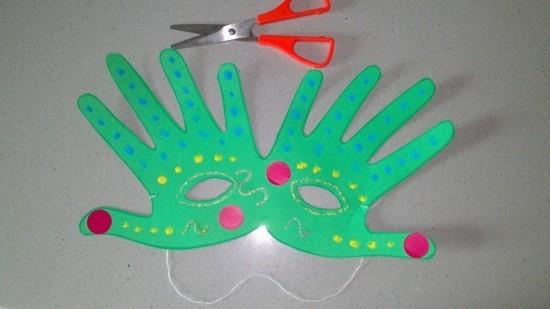 μασκα αποτυπωματος χεριου με παιδια για καρναβαλι