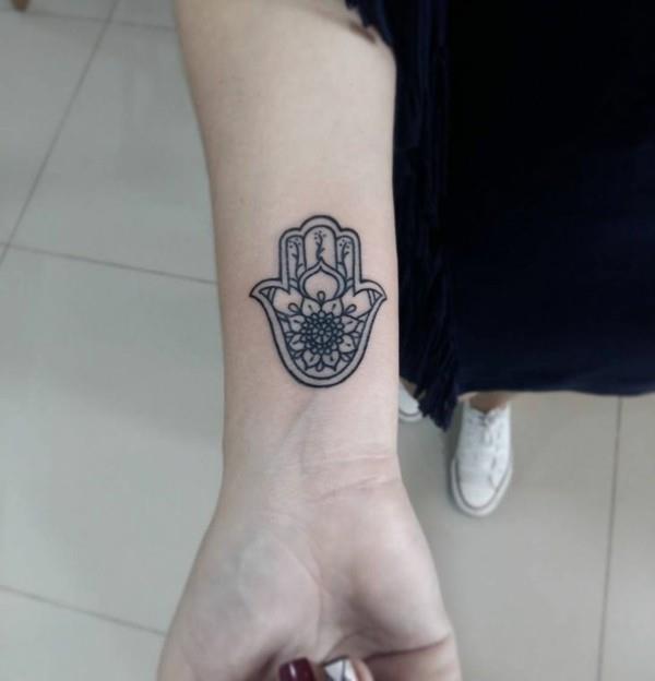 καρπό hamsa τατουάζ μικρό