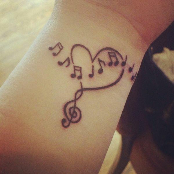 καρπό τατουάζ καρδιές μουσικές νότες