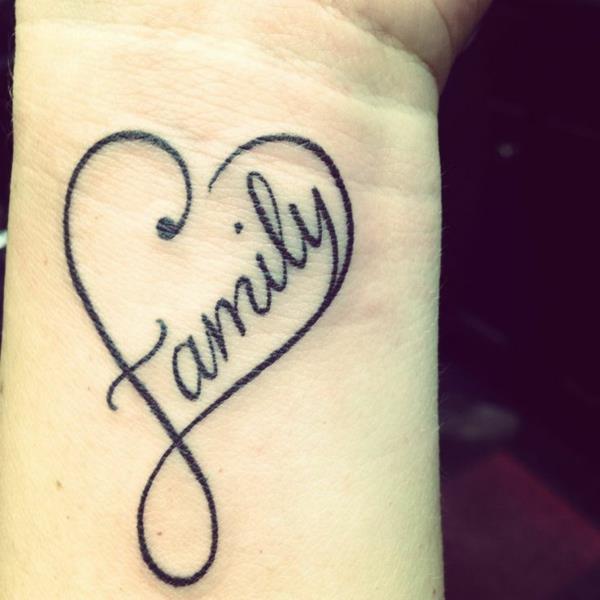 καρπό τατουάζ καρδιά τατουάζ λόγια οικογένεια