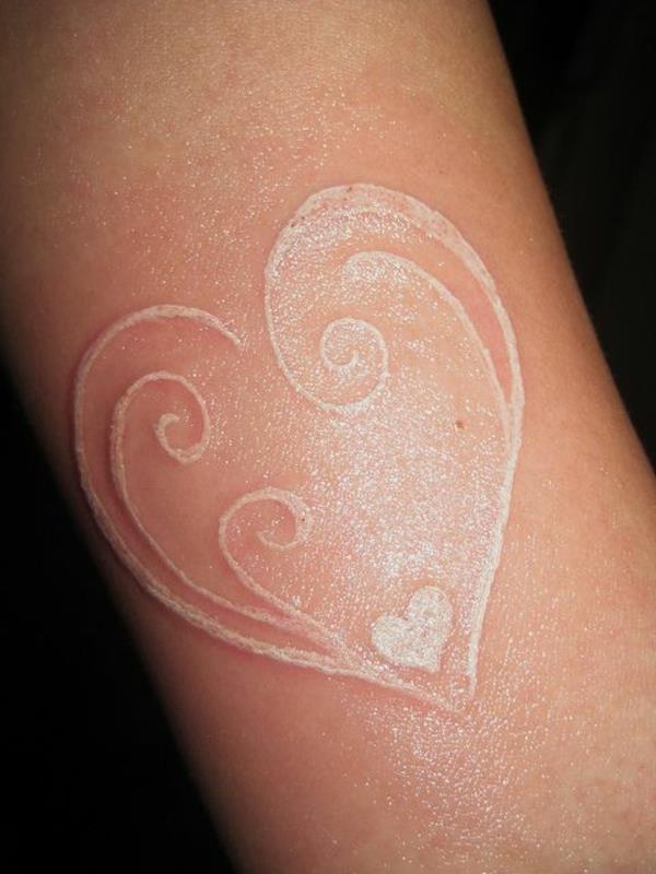 τατουάζ καρπό λευκή καρδιά