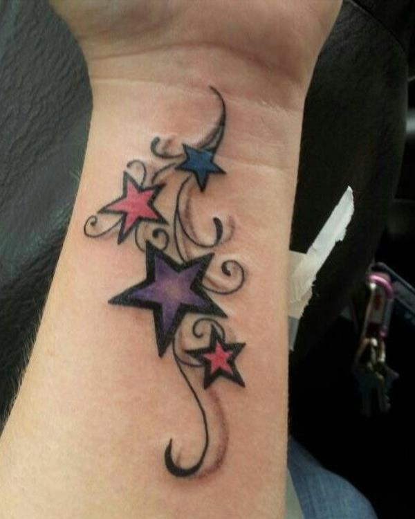 καρπό αστέρι τατουάζ που σημαίνει χρωματιστό
