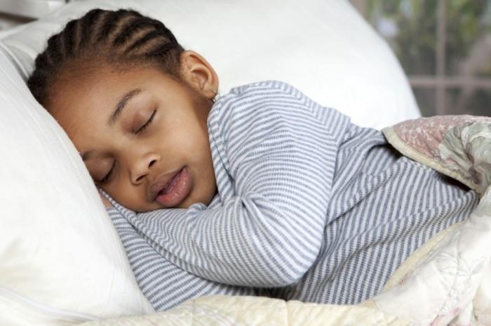 ντουλάπι φαρμάκων φυσικές θεραπείες αγιουρβέδα παιδί κοιμάται