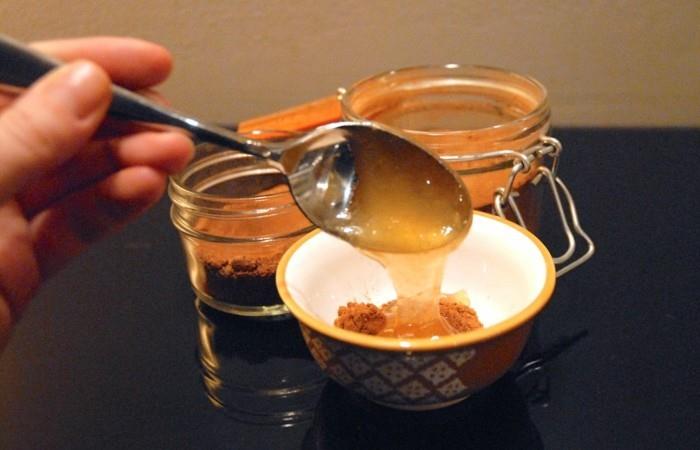 ιατρικό ντουλάπι φυσικές θεραπείες αγιουρβέδα βότανα μέλι