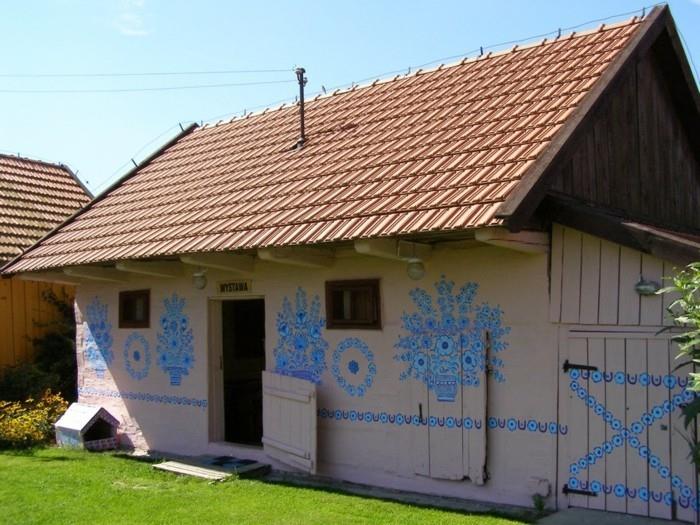 σχέδιο πρόσοψης σπιτιού zalipie μπλε μοτίβο λουλουδιών