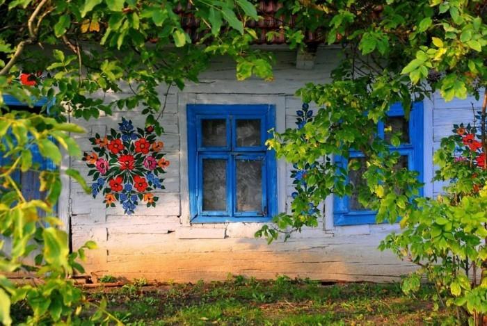 σχήμα πρόσοψης σπιτιού zalipie μπλε παράθυρο κήπος φυτά λουλούδι διακόσμηση