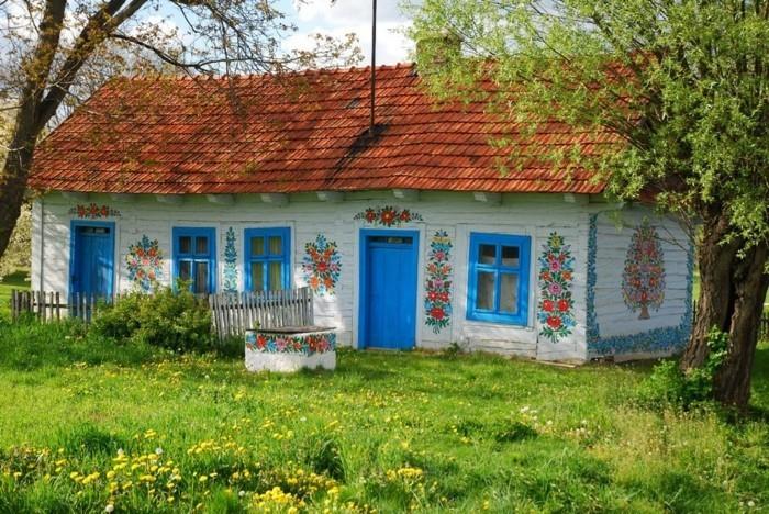 σχέδιο πρόσοψης σπιτιού zalipie μπλε μπροστινή πόρτα πολύχρωμο floral μοτίβο