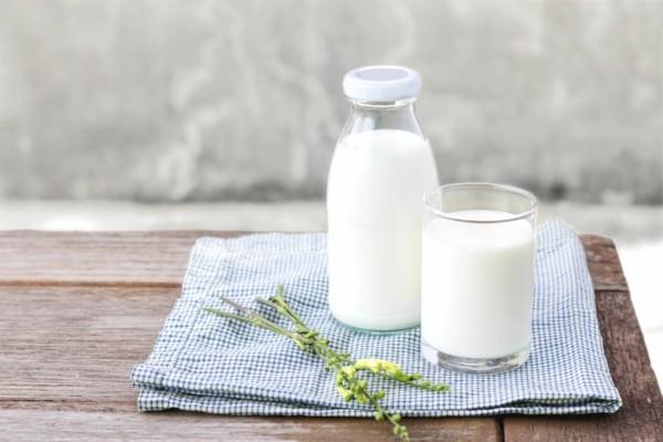 οικιακές θεραπείες από ηλιακά εγκαύματα γάλα και γιαούρτι