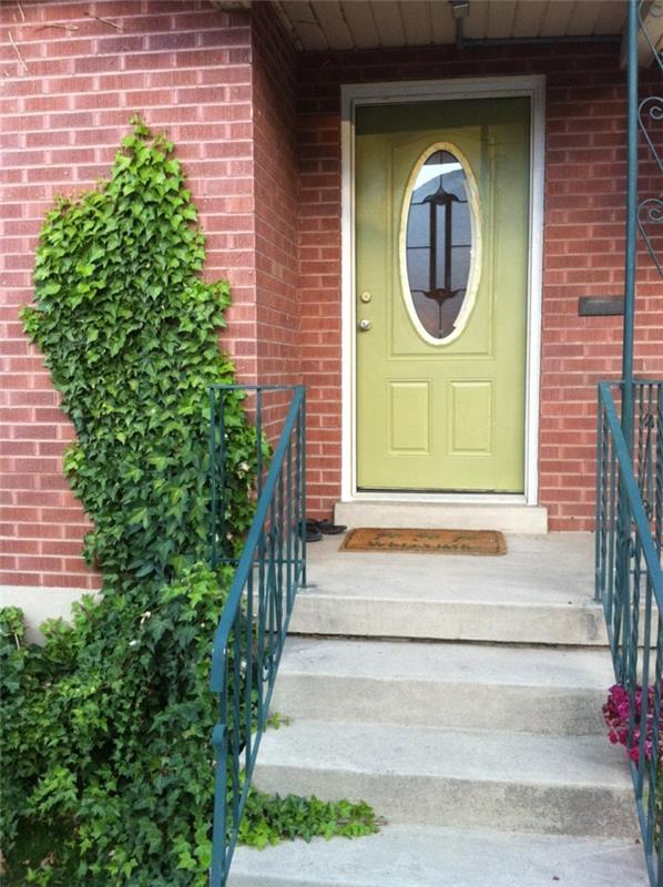 μπροστινές πόρτες σε όμορφα χρώματα ξύλινη μπροστινή πόρτα και πρόσοψη από τούβλα