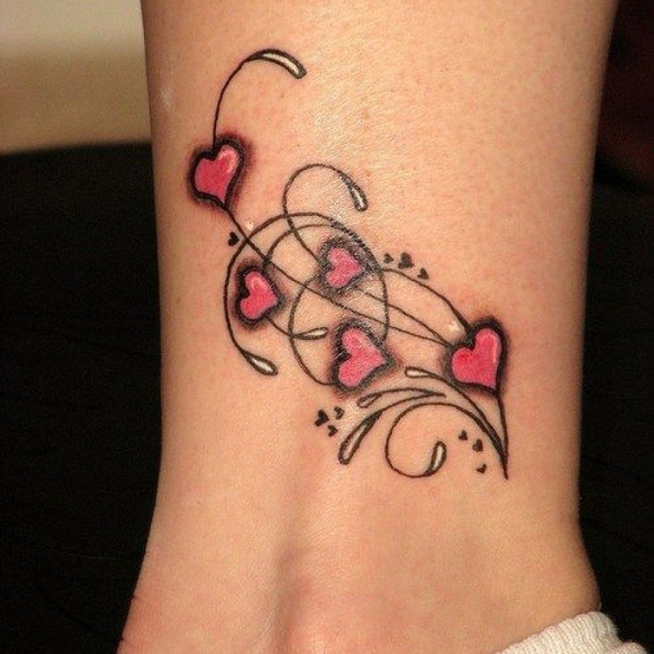 Maži širdies tatuiruočių dizainai