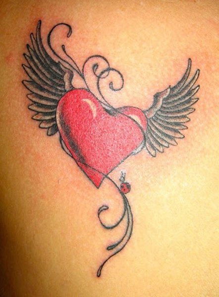 Širdies formos tatuiruotės dizainas su sparnais