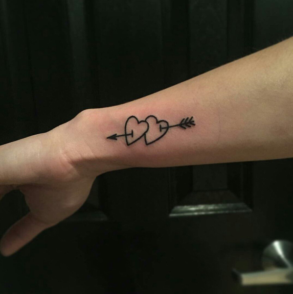 Širdis su rodyklės tatuiruote