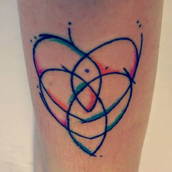 Širdies tatuiruotės dizainas ant rankų