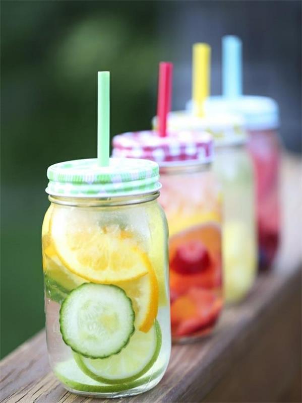 ζεστό νερό με φρούτα και λαχανικά δροσιστικά ποτά