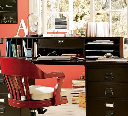 γραφείο στο σπίτι διαφορετικές αποχρώσεις κόκκινης ξύλινης καρέκλας άνετα ράφια γραφείο στο σπίτι με κόκκινες πινελιές
