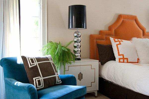 Επιτραπέζιο φωτιστικό DIY με λακαρισμένο αμπαζούρ και ασημί βάση λαμπτήρα