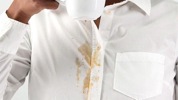 καθαρό πουκάμισο αφαιρέστε τον λεκέ καφέ