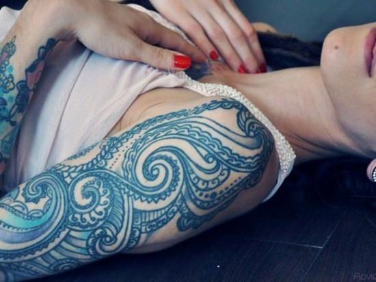 ιδέες τατουάζ μανίκι κύματα χέννα