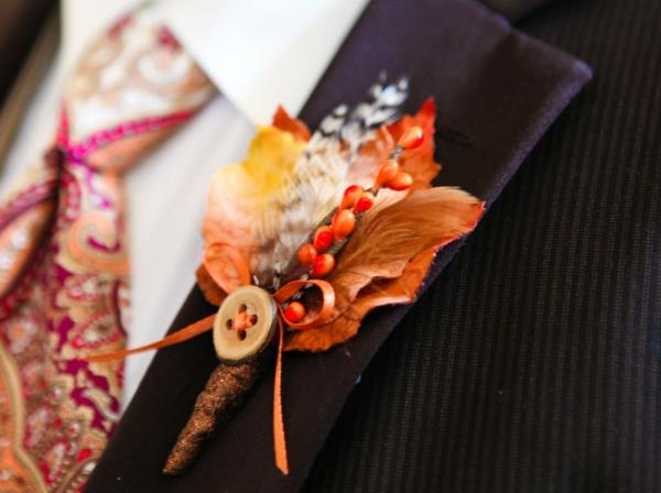 φθινοπωρινή καρφίτσα γάμου πολύχρωμα φθινοπωρινά φύλλα φτερά