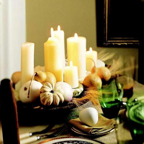 φθινοπωρινή διακόσμηση κεριά βωμού και φρούτα