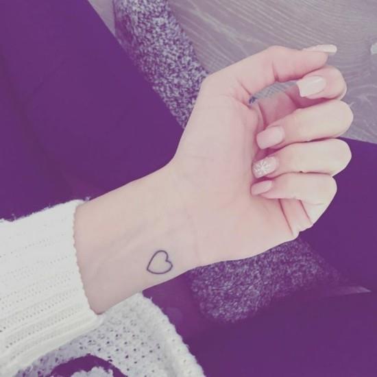 καρδιά τατουάζ καρπό ιδέα μικρό τατουάζ για γυναίκες