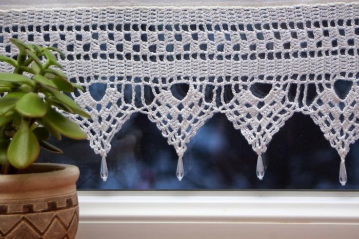 Πλέκω κουρτίνες παράθυρο κουζίνας διακοσμούν το φυτό