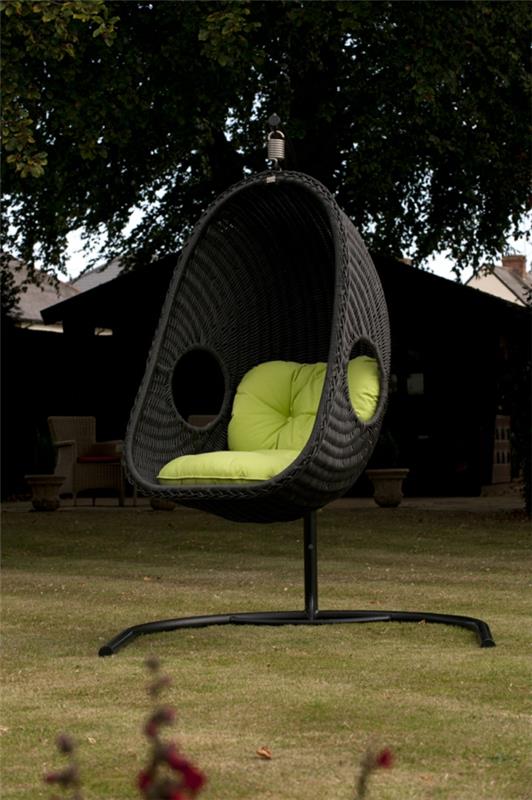 κρεμαστή καρέκλα με σκούρο πράσινο μαξιλάρια από μπαστούνι