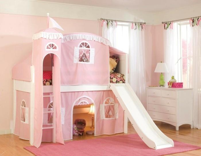 κρεβάτι σοφίτας με ροζ χαλί ροζ λευκές κουρτίνες