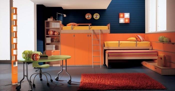 κρεβάτι σοφίτας με ντουλάπι πορτοκαλί κόκκινο χαλί γκρι πλακάκια δαπέδου