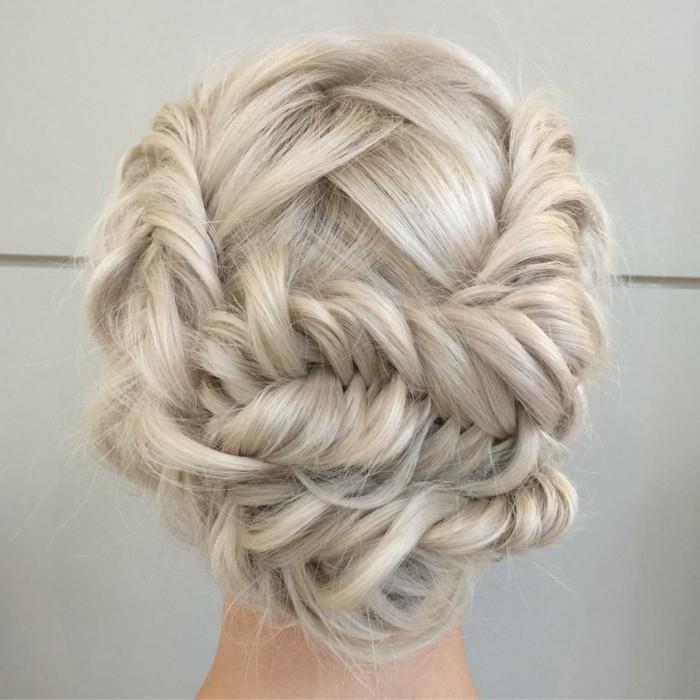 updo και πλεξούδα σε ένα