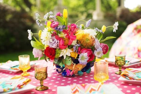 γαμήλια διακόσμηση στον κήπο ιδέες φθινοπώρου τοποθετήστε ρυθμίσεις λουλούδια έγχρωμη διάθεση
