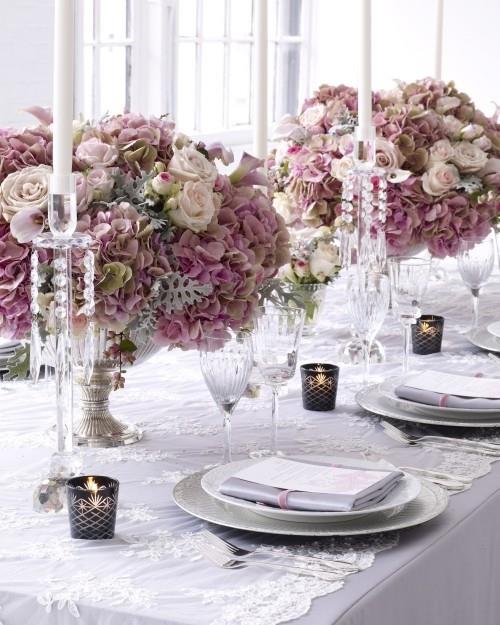 γαμήλιο τραπέζι διακοσμήστε κομψή floral διακόσμηση λευκά κεριά