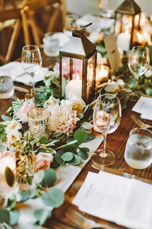 γάμος γιορτάζει τραπέζι διακοσμεί τραπέζι δρομέας φρέσκο ​​λουλούδι διακόσμηση