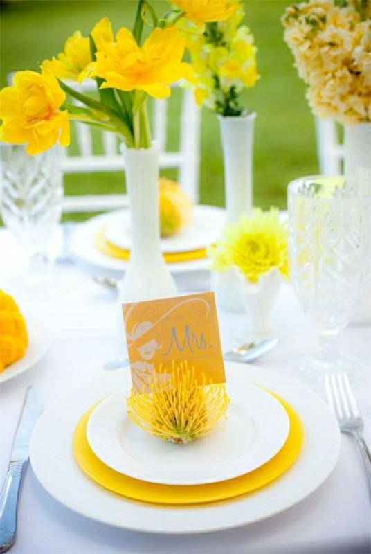 γαμήλια λουλούδια κίτρινα αγριολούλουδα διακόσμηση τραπεζιού