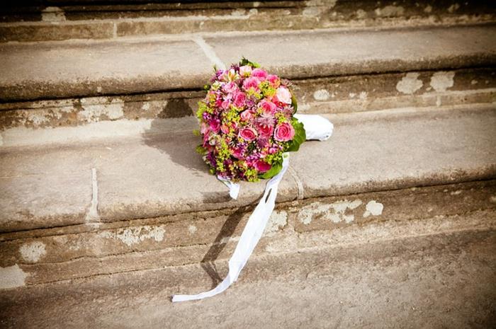 νυφικό και γαμήλια ανθοδέσμη εικόνες νυφικά online
