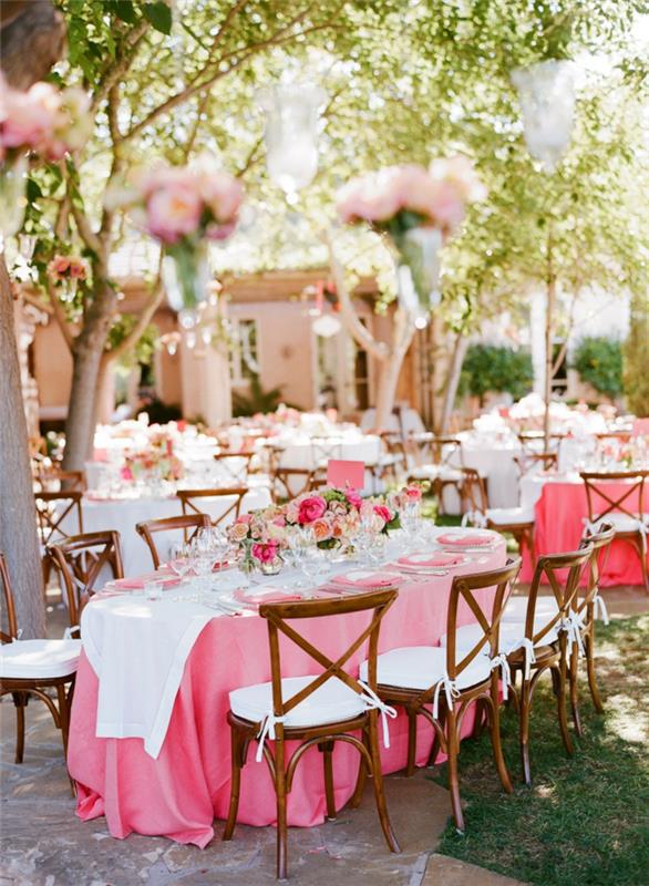 γάμος σχεδιασμός διακόσμηση ιδέες κήπο πάρτι ροζ τόνους λουλούδια λευκό τραπέζι δρομείς