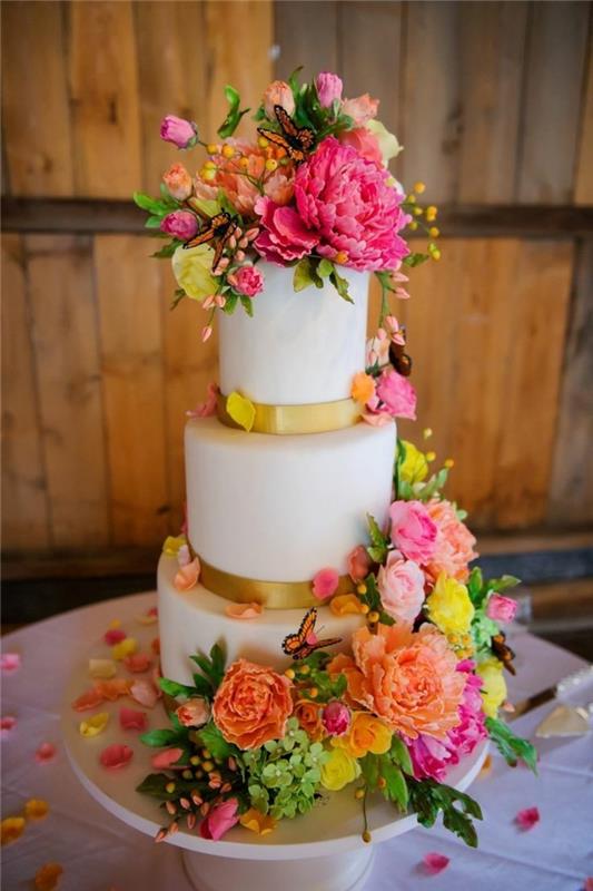 γαμήλια τούρτα εικόνες καλοκαιρινή διάθεση με πολλά λουλούδια