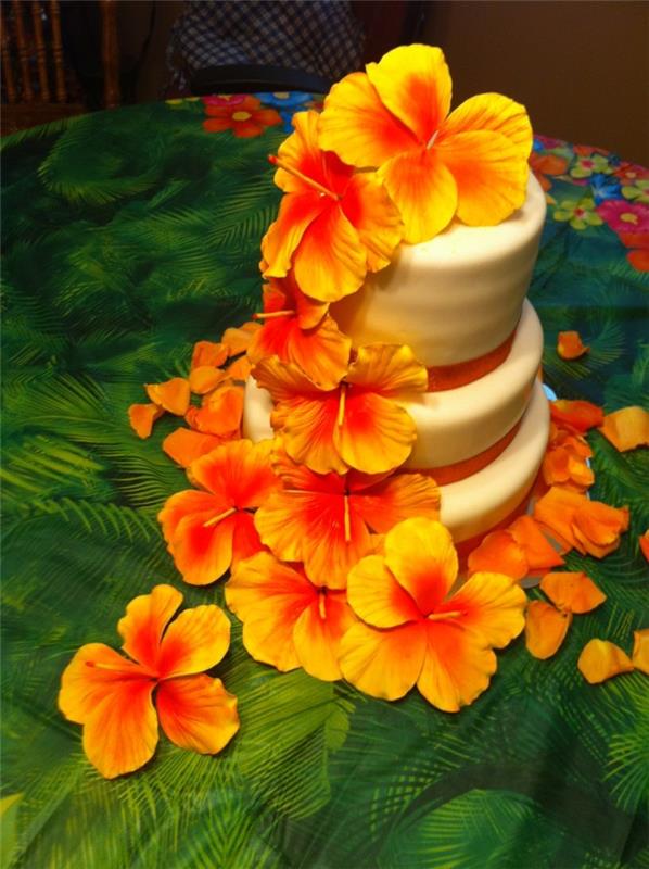 γαμήλιες τούρτες ασυνήθιστη γαμήλια τούρτα με πορτοκαλί λουλούδια