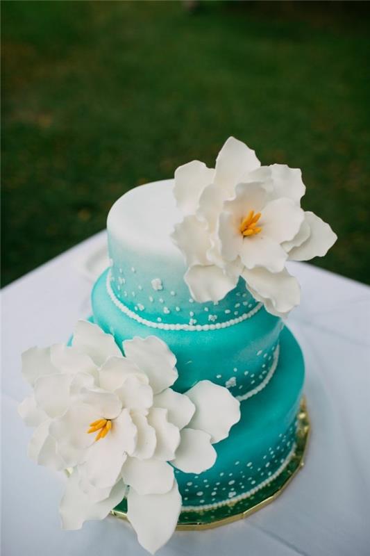 γαμήλιες τούρτες για το καλοκαίρι με τεράστια λουλούδια
