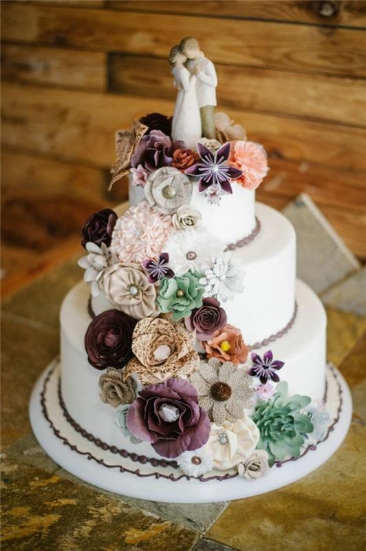 γαμήλιες τούρτες λευκή γαμήλια τούρτα κομψά διακοσμημένη με λουλούδια