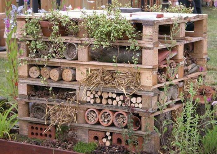 ξύλινες παλέτες έπιπλα κήπου diy ιδέες φυτικό περίπτερο