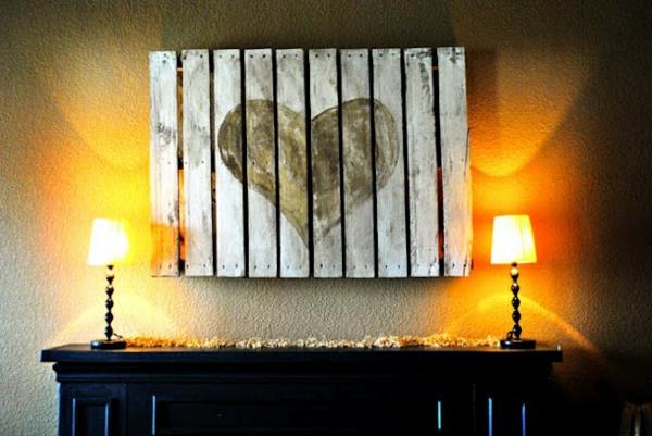 έπιπλα από ξύλο παλέτας κάντε το μόνοι σας DIY ιδέες σχήμα καρδιάς