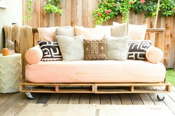 οι παλέτες ευρώ φτιάχνουν έπιπλα μόνοι σας DIY ιδέες μαξιλάρια καναπέ